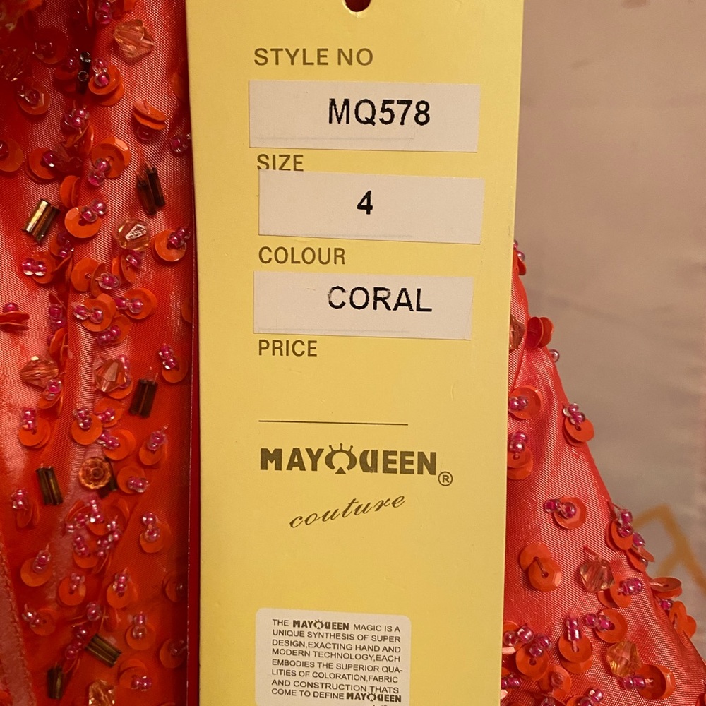 Brand new Coral colored Prom dress (: comes with a scarf? Thing.